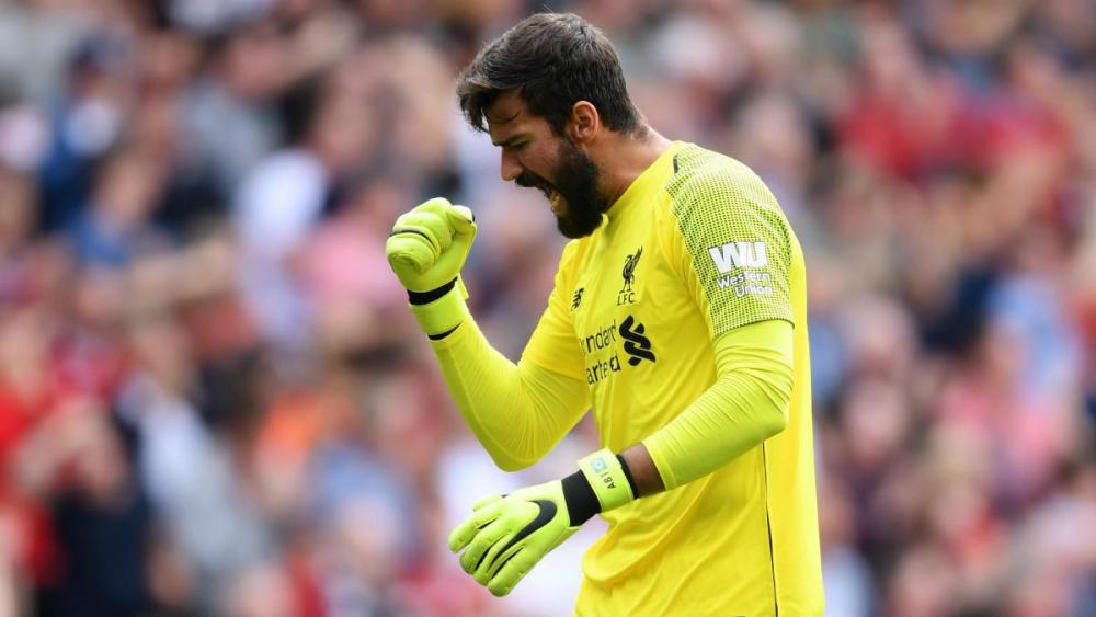 Alisson ត្រៀមបំបែកកំណត់ត្រា Clean Sheet របស់ Cech និង  van der Sar នៅ Premier League