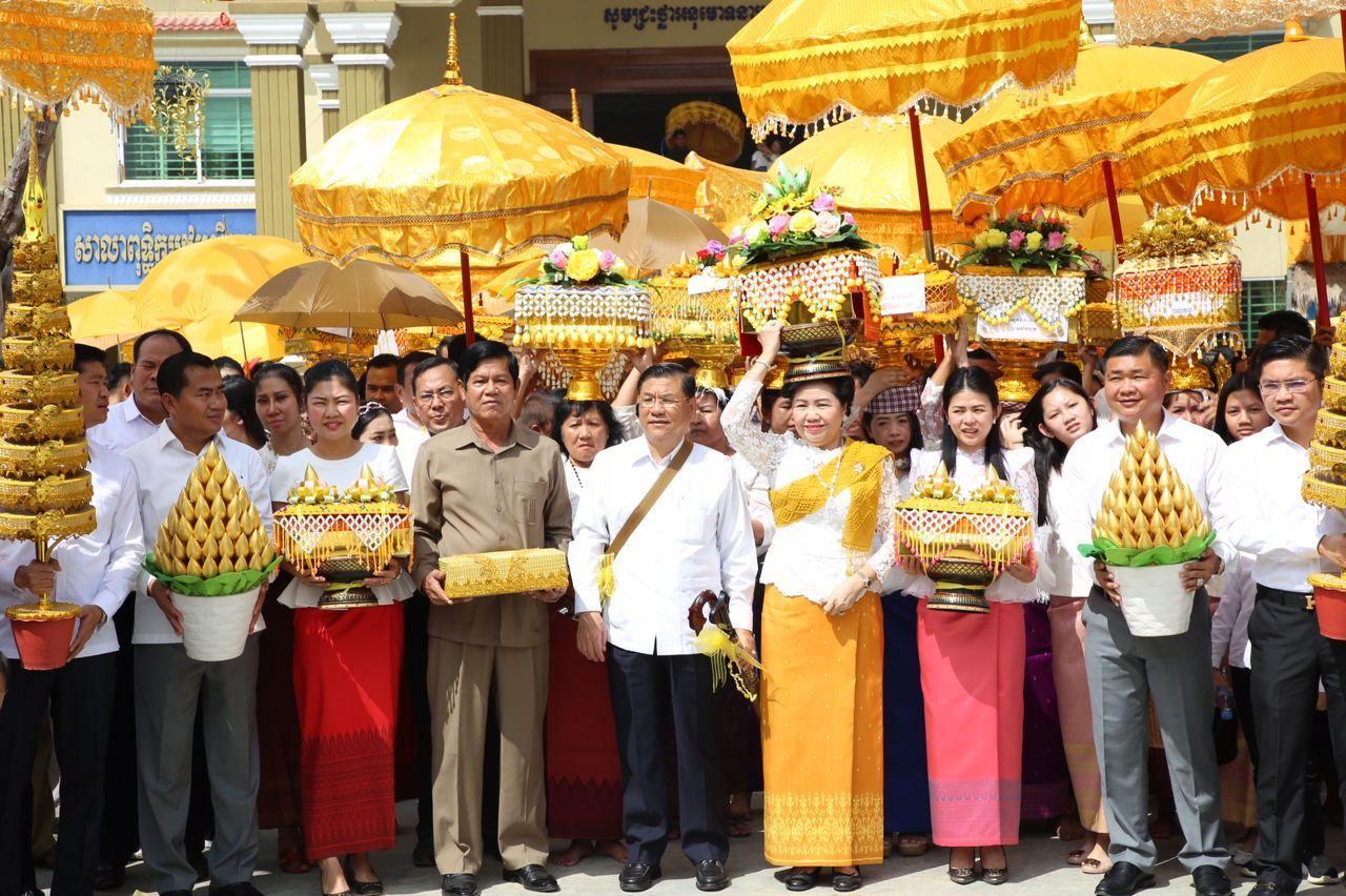 ឯកឧត្តមបណ្ឌិត ​​​​​លី ឆេង តំណាងរាស្ត្រមណ្ឌល​រាជធានី​ភ្នំពេញ និងលោកជំទាវ