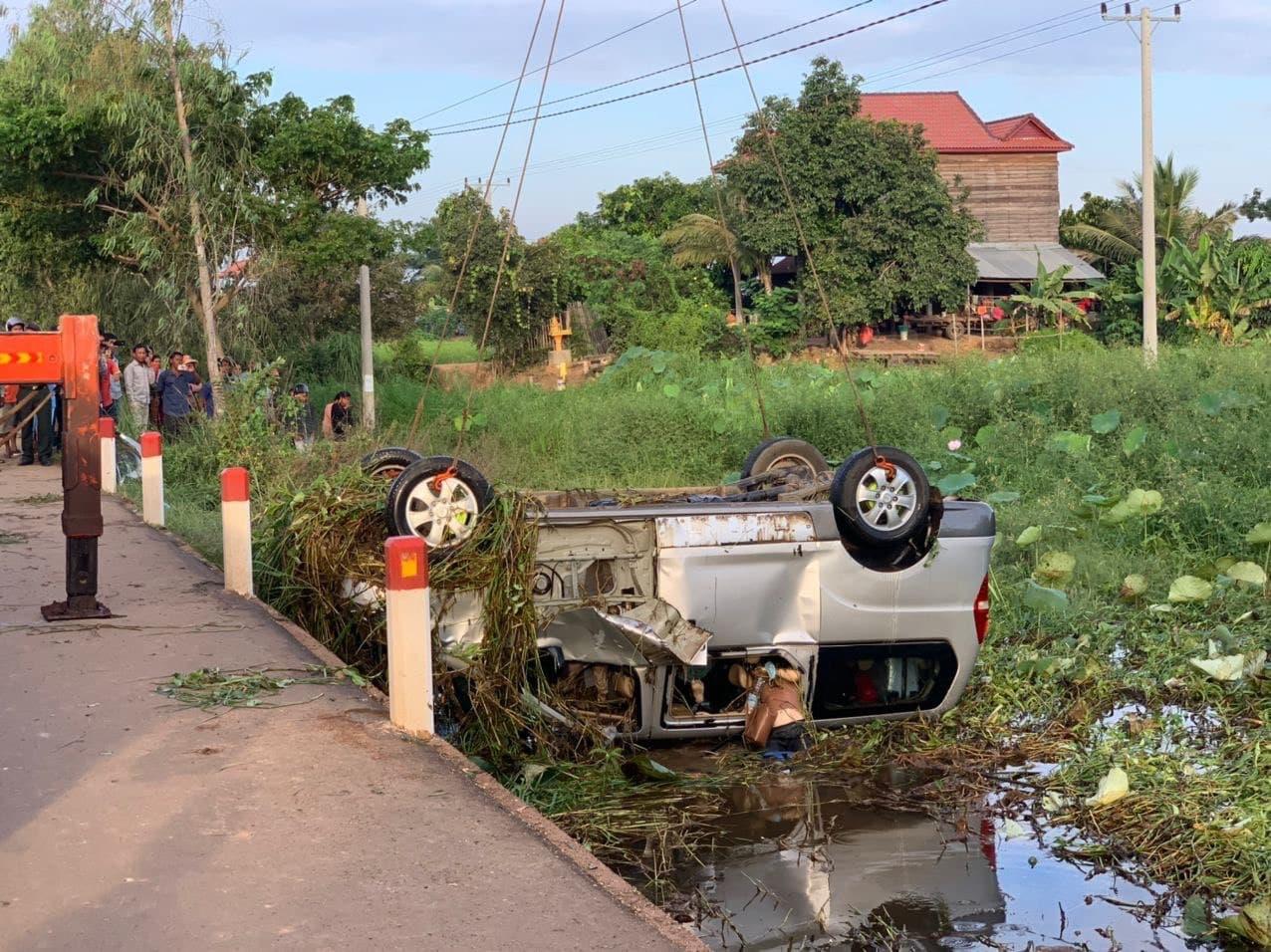 មនុស្សចំនួន១២នាក់បានស្លាប់និងរបួសក្នុងហេតុការណ៍ក្រឡាប់រថយន្តចូលប្រឡាយទឹក នៅខេត្តសៀមរាប