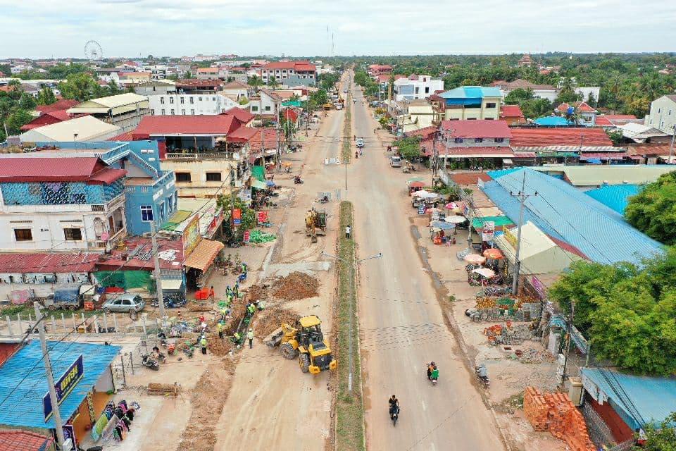 គម្រោងស្ថាបនាផ្លូវ៣៨ខ្សែ និងកែលម្អដងស្ទឹង សៀមរាប លើកកម្ពស់សោភ័ណភាពក្រុងសៀមរាប