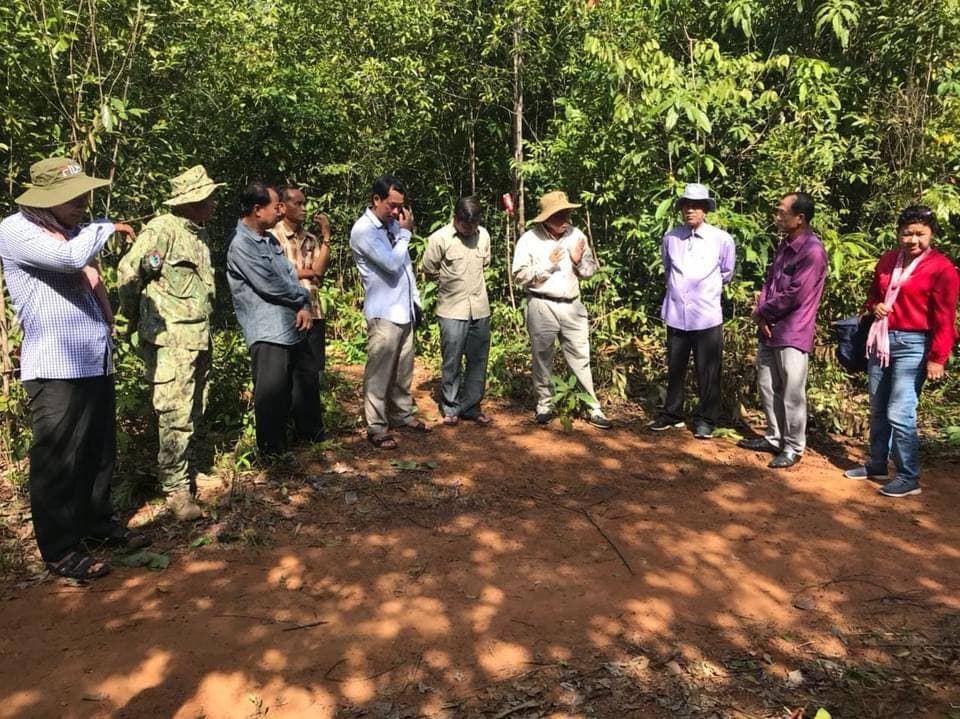 អាជ្ញាធរខេត្តកោះកុង ចុះពិនិត្យទីតាំងដែលស្នើសូមសិទ្ធិកាន់កាប់ដីធ្លី ស្ថិតនៅឃុំជីក្រោម ស្រុកស្រែអំបិល