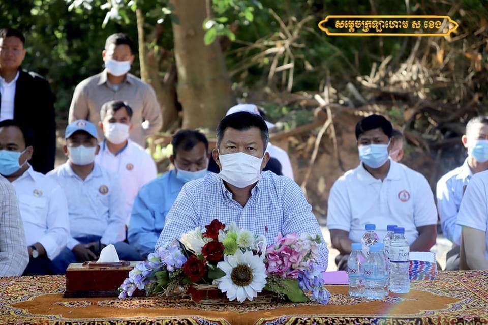 ប្រជាពលរដ្ឋ១០០គ្រួសារក្នងឃុំមេសរប្រចាន់បានមកទទួលអំណោយរបស់សម្តេចក្រឡាហោម ស ខេង និងលោកជំទាវ