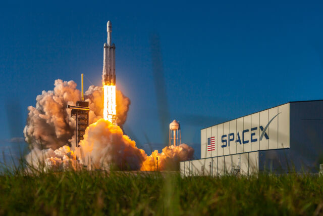 ក្រុមហ៊ុន SpaceX ទទួលបានកិច្ចសន្យាដ៏សំខាន់មួយទៀតពីអង្គការ NASA (មានវីដេអូ)
