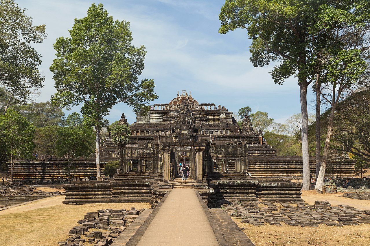 សូមទស្សនា ទេសភាព ប្រាសាទបាពួន រមណីយដ្ឋានអង្គរ ខេត្តសៀមរាប (វីដេអូ)