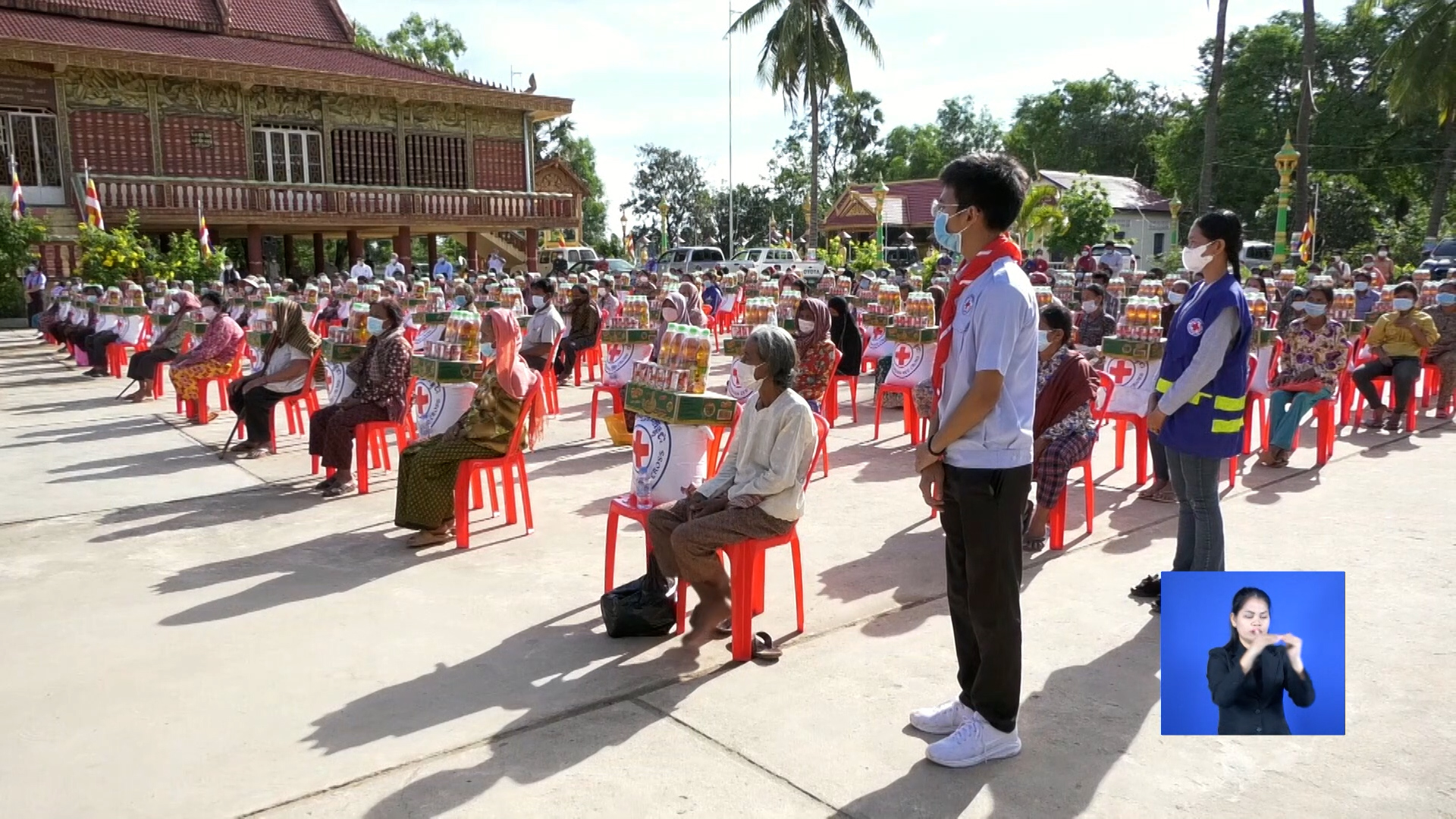 ឯកឧត្តម ជាវ តាយ នំាយកអំណោយ របស់សម្តេចតេជោ ហ៊ុន សែន ចែកជូនពលរដ្ឋ ១២៩គ្រួសារ នៅកំពត