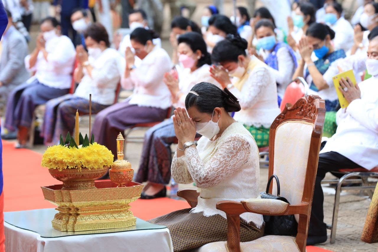 លោកជំទាវកិត្តិសង្គហបណ្ឌិត ម៉ែន សំអន អញ្ជើញចូលរួមក្នុងពិធីបុណ្យមាឃបូជា នៅភ្នំព្រះរាជទ្រព្យ (ភ្នំឥដ្ឋរឹស្ស ឬភ្នំឧត្តុង្គ)