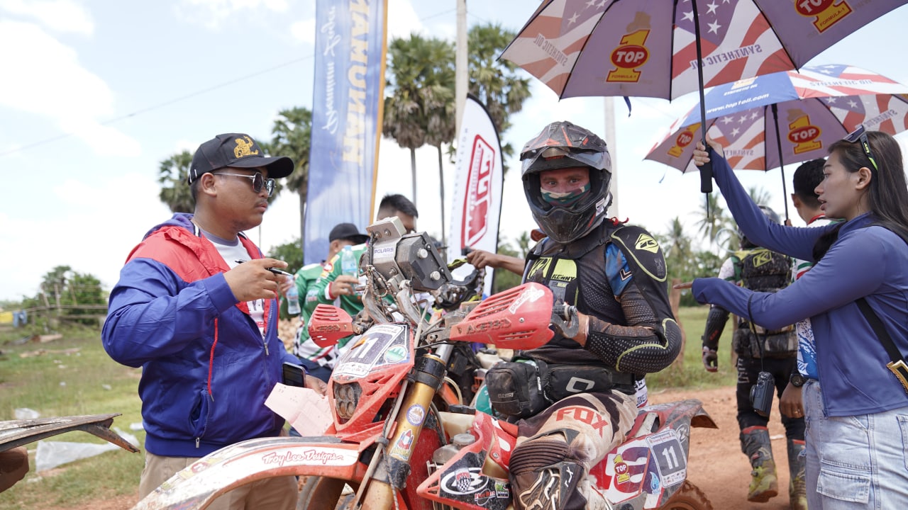 លោក ហូ សិទ្ធីគុណ ស្ថាបនិក Kara កម្ពុជា បានបញ្ជាក់ថា ថ្ងៃទី១ជោគជ័យខ្លាំង កីឡាករ កីឡាការិនីធ្វើបានល្អ រីឯក្រុមការងារក៏ដូចគ្នា