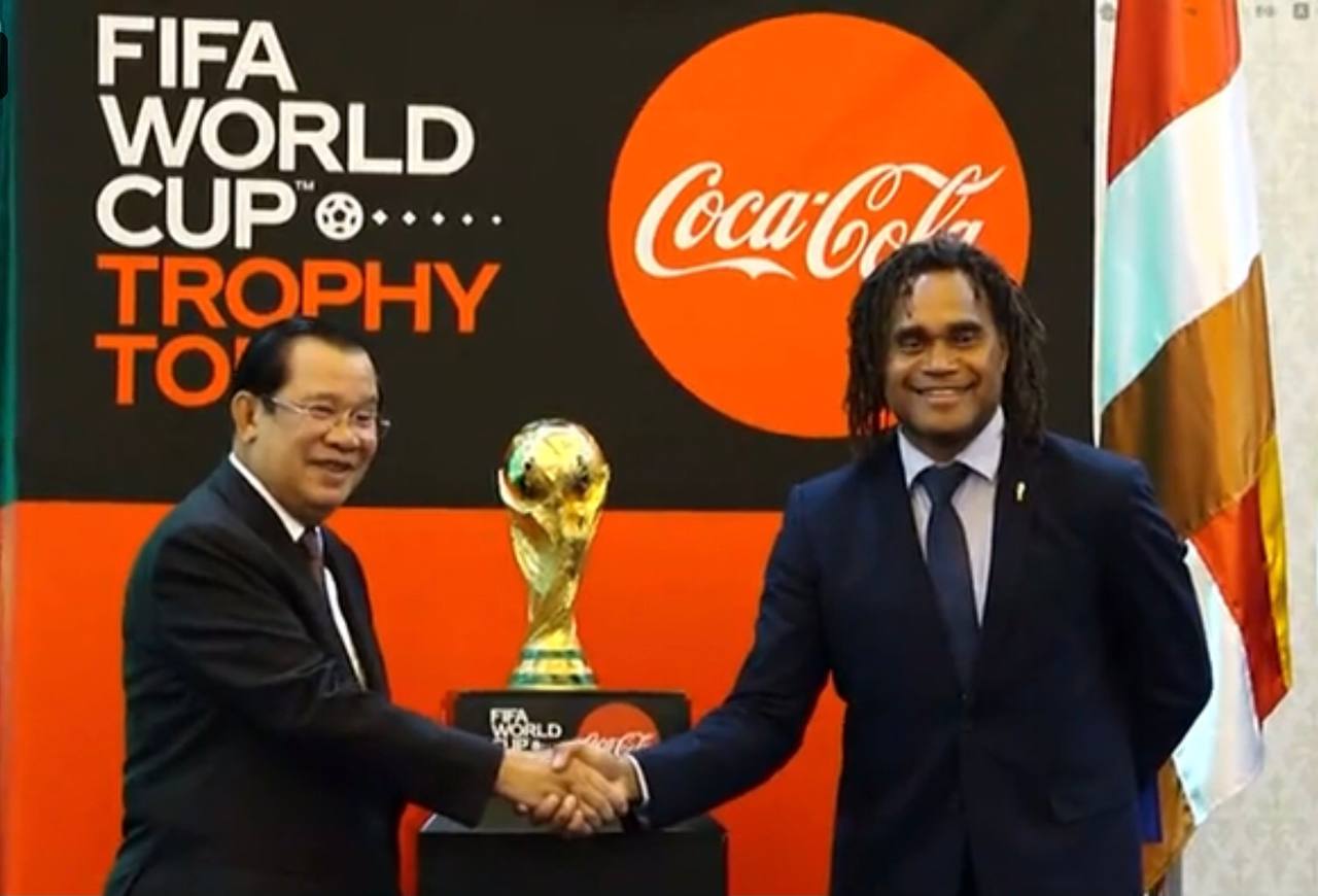 ពាន FIFA World Cup មាសសុទ្ធជាង៦គីឡូក្រាម បានមកយកមកដល់ កម្ពុជាហើយ