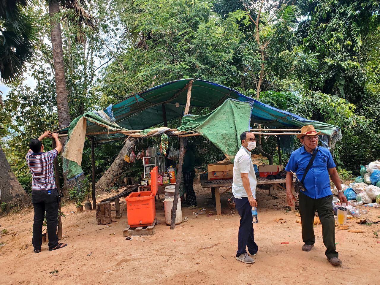 ប្រជាពលរដ្ឋ ១២ គ្រួសារទៀត បានស្ម័គ្រចិត្តធ្វេីការរុះរេីសំណង់ខុសច្បាប់ ស្ថិតនៅលើខ្នងទំនប់ស្រះស្រង់