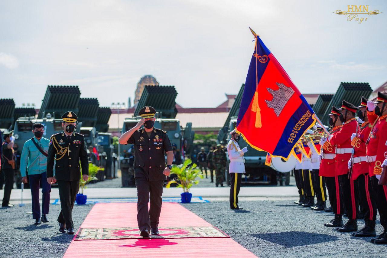 មេទ័ពជើងគោក៖ កងយោធពលខេមរភូមិន្ទ មានភារកិច្ចការពារជាតិ សាសនា ព្រះមហាក្សត្រ រដ្ឋធម្មនុញ្ញ និងរាជរដ្ឋាភិបាល