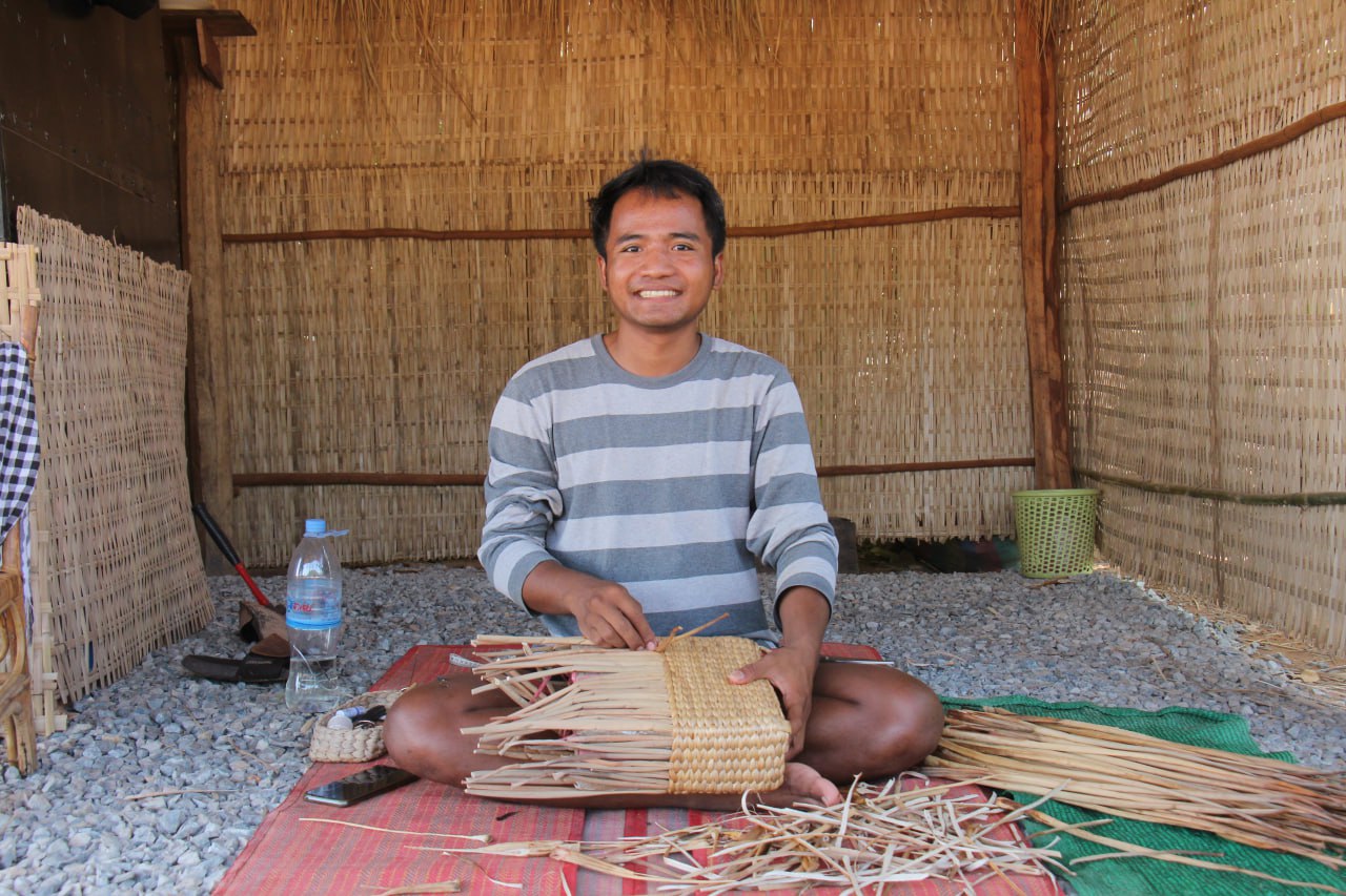 ម្ចាស់សិប្បកម្មកំប្លោក នៅស្រុកទឹកឈូខេត្តកំពត បានស្នើឱ្យបងប្អូនប្រជាពលរដ្ឋទាំងក្នុង និងក្រៅស្រុកសូមចូលរួមគាំទ្រ សិប្បកម្មដែលធ្វើដោយដៃ ជាពិសេសសិប្បកម្មកំប្លោក