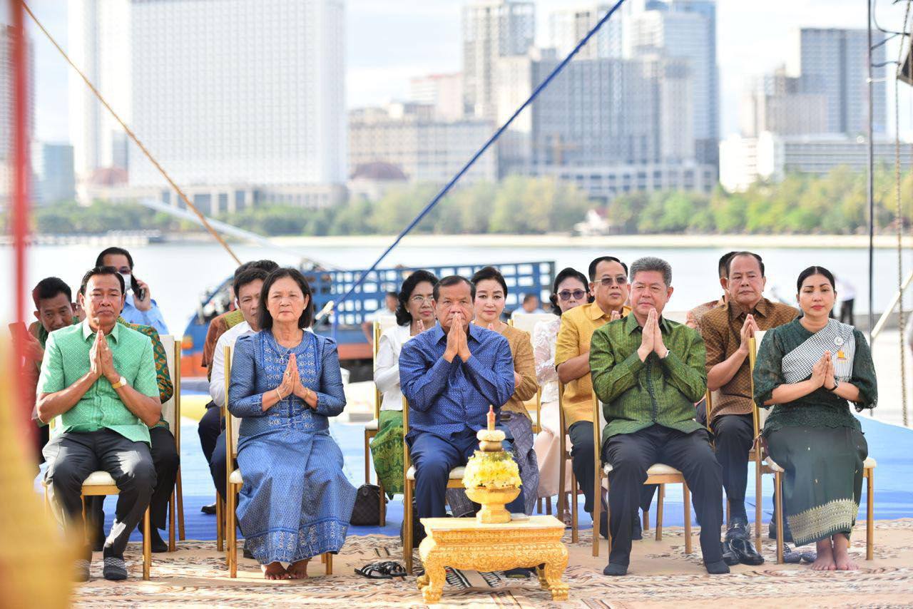 ប្រជាពលរដ្ឋ និង កងកម្លាំងក្នុង ខេត្តកែប បានចាប់ ផ្ដើម រក្សា អនាម័យដើម្បី ត្រៀម ពិធីបុណ្យ សមុទ្រខែធ្នូ ខាង មុខ