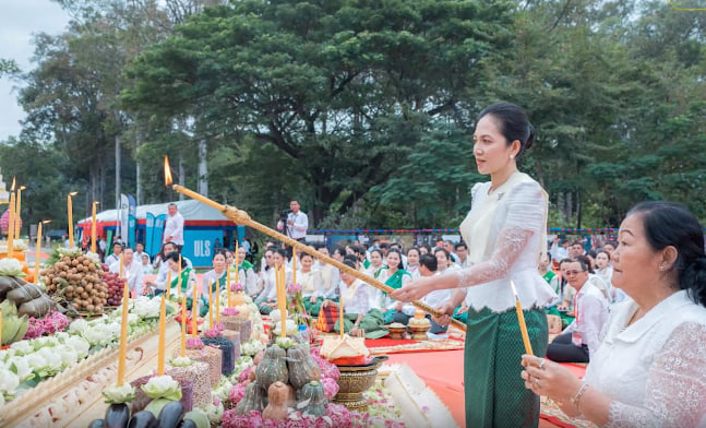 លោកជំទាវបណ្ឌិត ពេជ ចន្ទមុន្នី ហ៊ុនម៉ាណែត និងសម្តេចកិត្តិសង្គហបណ្ឌិត ម៉ែន សំអន អញ្ជើញជាអធិបតីក្នុងព្រឹត្តិការណ៍រំលឹកគុណអង្គរ