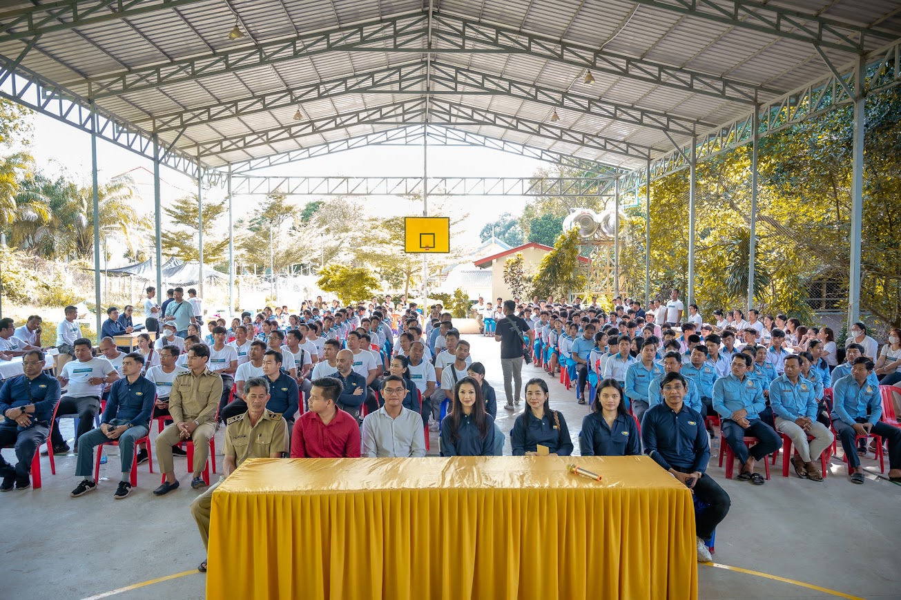 លោកជំទាវ ចម ក្រស្នា លើកទឹកចិត្តដល់សិស្សានុសិស្សទាំងអស់ឱ្យខិតខំរៀនសូត្រ តស៊ូ ព្យាយាម ដើម្បីអនាគតខ្លួនឯង គ្រួសារ និងសង្គម