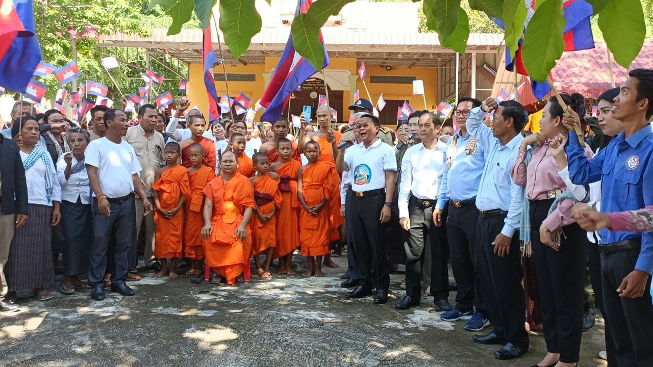 ចរន្តគាំទ្រកាន់តែខ្លាំង! គណបក្សនយោបាយនិងសម្ព័ន្ធភាពបណ្តុំសមាគមអង្គការសង្គមស៊ីវិលធ្វើពិធីអបអរសាទរថ្ងៃបើកការដ្ឋានគម្រោងព្រែកជីកហ្វូណនតេជោ