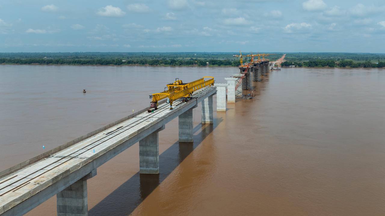 គម្រោងសាងសង់ «ស្ពានឆ្លងកាត់ទន្លេមេគង្គនៅខេត្តក្រចេះ និងផ្លូវតភ្ជាប់» ប្រវែងសរុប ៣៣,៤៥៩គីឡូម៉ែត្រ សម្រេចបាន ៤៤,៣១%