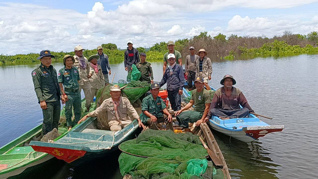 មន្រ្តីជាន់ខ្ពស់ ក្រសួងកសិកម្ម ដឹកនាំកម្លាំងចម្រុះ ចុះបង្ក្រាបបទល្មើសនេសាទនៅ​ភូមិសាស្ត្រ​ឃុំចំនួនពីរ ក្នុងស្រុកព្រែកប្រសព្វ ខេត្តក្រចេះ