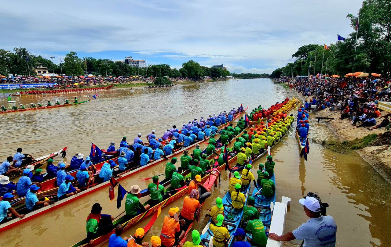 ជាងមួយលាននាក់ បានមកលេងបុណ្យអុំទូក២ថ្ងៃ នៅខេត្តបាត់ដំបង