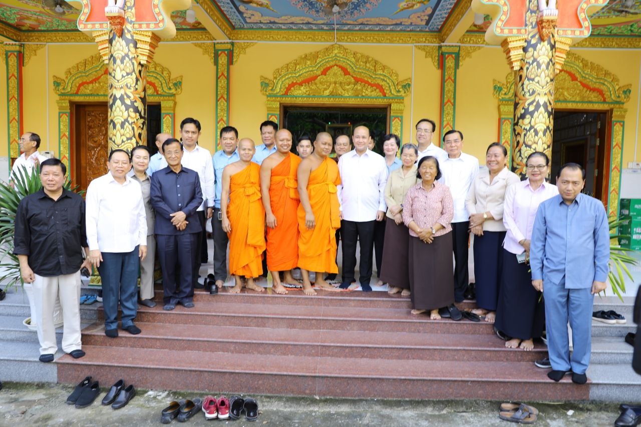 សម្ដេចកិត្តិសង្គហបណ្ឌិត ម៉ែន សំអន អញ្ជើញ​ពិនិត្យទីតាំង​វត្តស្វាយសៀមថ្មី​(វត្តខ្មែរនៅកម្ពុជាក្រោម) ដែលនឹងត្រូវដង្ហែអង្គកឋិនទៅនាដើមខែវិច្ឆិកាខាងមុខនេះ