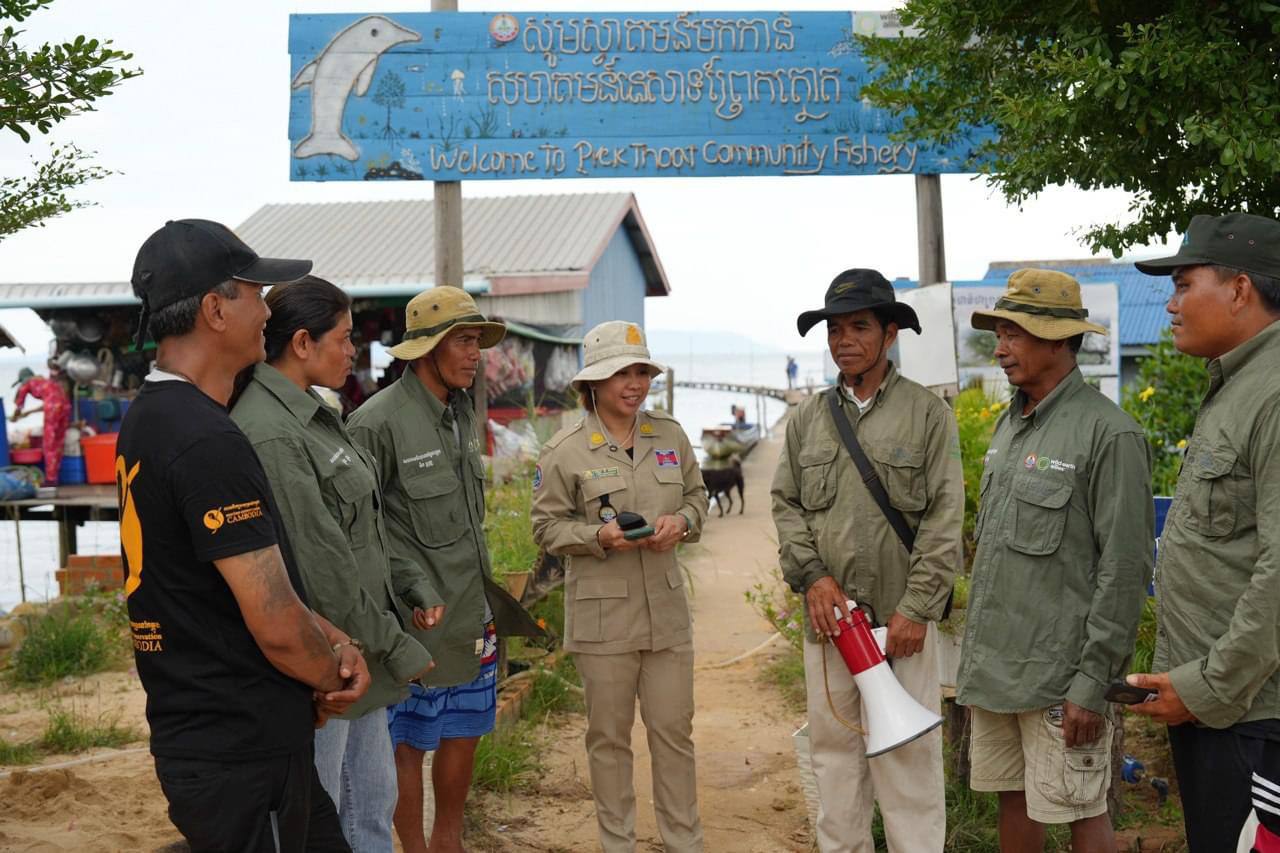 ផ្សោតពណ៌ផ្កាឈូក បានកំពុងទាក់ចិត្តភ្ញៀវទេសចរឱ្យទៅកម្សាន្ត សហគមន៍នេសាទព្រែកត្នោត ក្នុងខេត្តកំពត