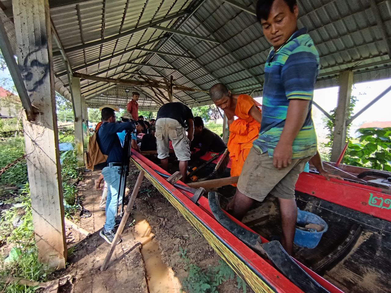 ទូកង សន្ទុះរាជសីបារមីចង្ហាន់ហុយ កំពុងជួសជុលដោយក្រុម​កីឡាករទូក ត្រៀមចូលរួមប្រកួតថ្នាក់ជាតិ