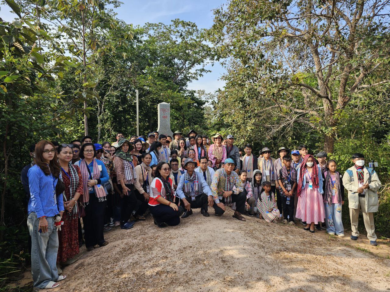 ដំណើរទស្សនកិច្ចប៉ែកឦសានមិនថមថយ