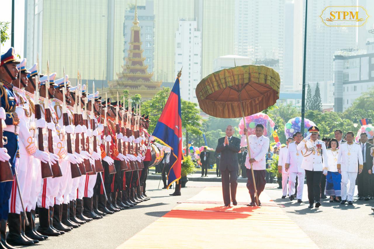 ព្រះមហាក្សត្រយាងជាព្រះរាជាធិបតីភាពដ៏ខ្ពង់ខ្ពស់បំផុត ក្នុងខួបអនុស្សាវរីយ៍ខួប៧១ឆ្នាំ នៃទិវាបុណ្យឯករាជ្យជាតិ ៩វិច្ឆិកា