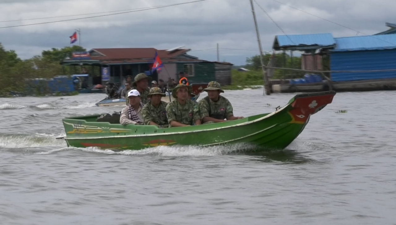 អាជ្ញាធរខេត្តកំពង់ធំ នាំអំណោយចែកជូនប្រជាពលរដ្ឋ​៧០៤គ្រួសារ​ដែលមានជីវភាពខ្វះខាតរស់​នៅឃុំផាត់សណ្តាយ ​