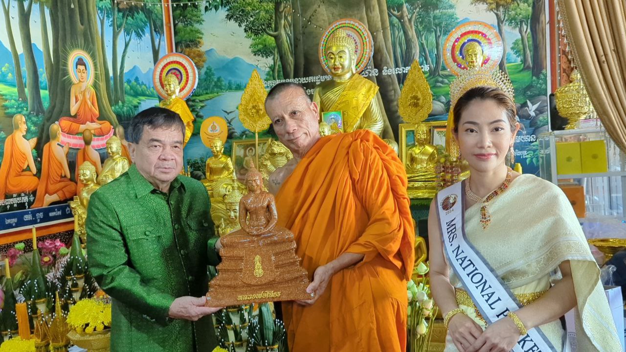 ពុទ្ធបរិស័ទ កម្ពុជា ថៃ ជាប់ព្រំដែនខេត្តបន្ទាយមានជ័យ រួមគ្នាធ្វើបុណ្យកឋិនទាន​សាមគ្គីរក្សាប្រពៃណីវិស័យពុទ្ធសាសនា