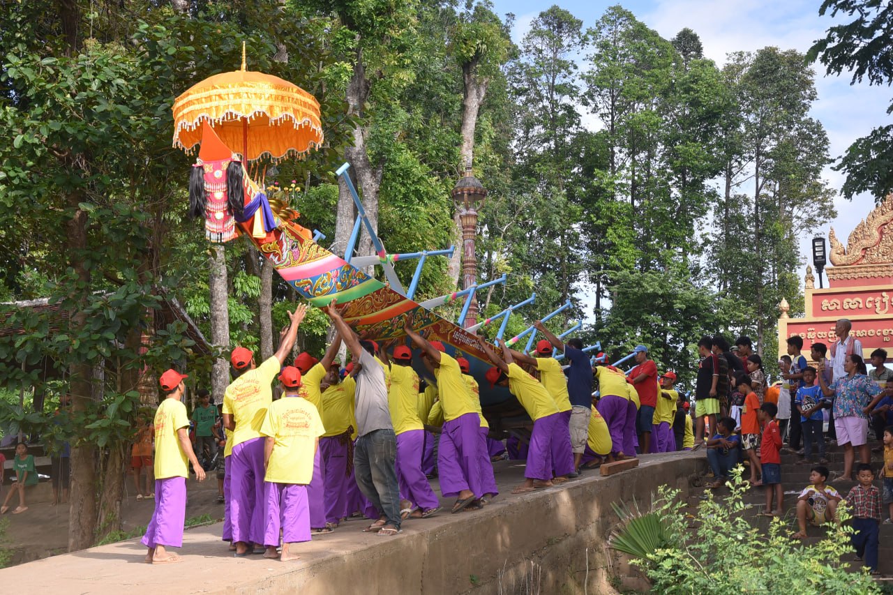 ទូកនៅតាមខេត្តកំពុងហាត់សម ដើម្បីត្រៀមប្រណាំងក្នុងព្រះរាជពិធីបុណ្យអុំទូកនាពេលខាងមុខ