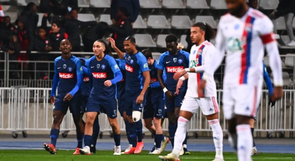 Lyon និង Paris FC ជ្រុះចេញពី Coupe de France ដោយសារបញ្ហាបង្កដោយអ្នកគាំទ្រ អំឡុងការប្រកួត