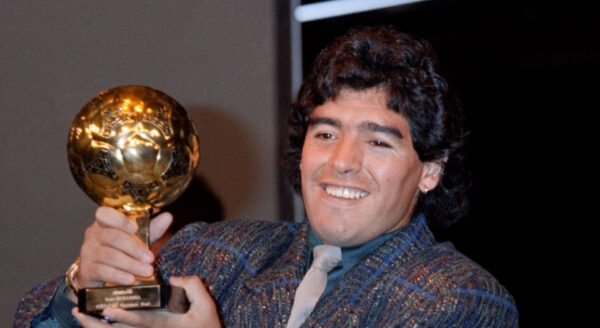 ពានបាល់មាសដែល Maradona ឈ្នះនៅ World Cup 1986 ហើយបាត់ដោយសារចោរលួច ឥឡូវរកឃើញវិញនិងត្រូវបានដាក់ដេញថ្លៃ